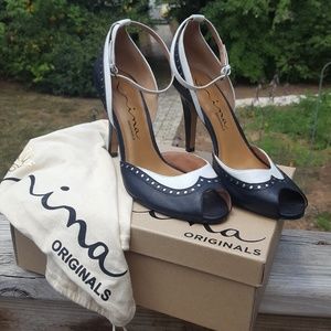 Nina Originals Sylvia Spectator/Wingtip pumps 9.5